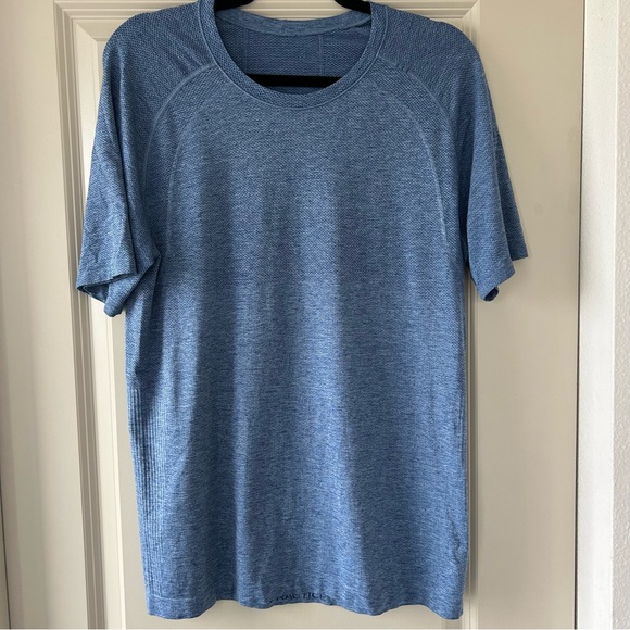 Men’s LuluLemon Shirt - Picture 2 of 8